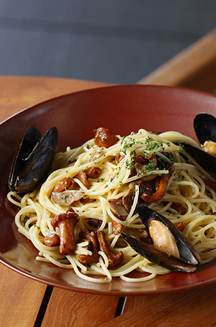 Palace Hotel Tokyo Grand Kitchen Autumn 2022 Spaghetti with Blue Mussels T2