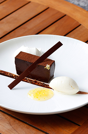 https://en.palacehoteltokyo.com/wp-content/uploads/Palace-Hotel-Tokyo-Grand-Kitchen-Winter-2023-Chocolate-Terrine-T2.jpg