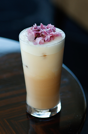 Palace Hotel Tokyo - Lounge Bar Privé - Spring 2024 - Sakura Selections - Sakura Iced Royal Milk Tea