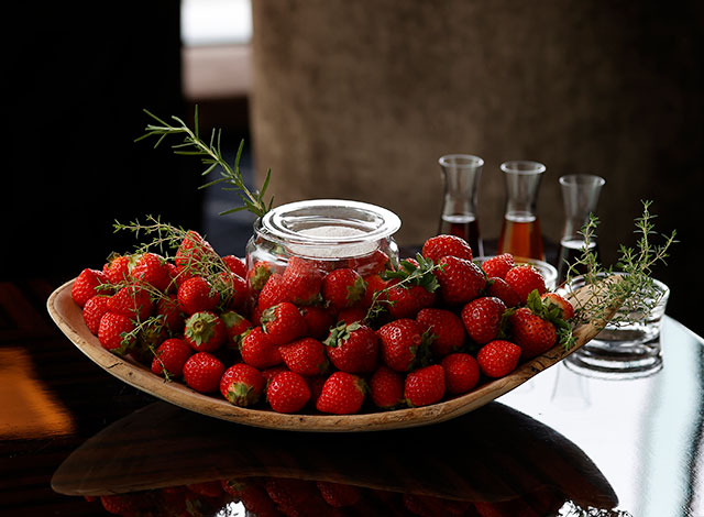 Palace Hotel Tokyo Lounge Bar Prive Winter 2022 Strawberry Selections One Hundred Strawberries H2