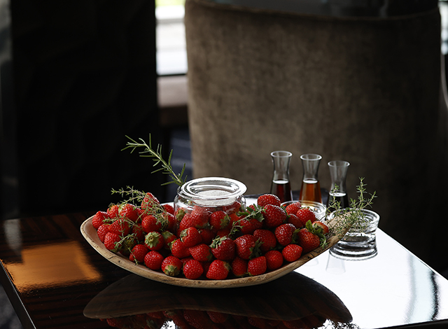 Palace Hotel Tokyo Lounge Bar Prive Winter 2022 Strawberry Selections One Hundred Strawberries II H2