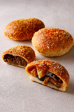 Palace Hotel Tokyo Sweets Deli Summer 2025 Curry Breads T2