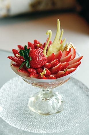 Palace Hotel Tokyo The Palace Lounge Spring 2025 Strawberry Trio Parfait T2 1