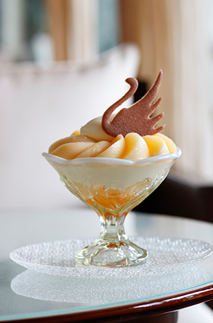 Palace Hotel Tokyo The Palace Lounge Summer 2025 Peach Parfait T2