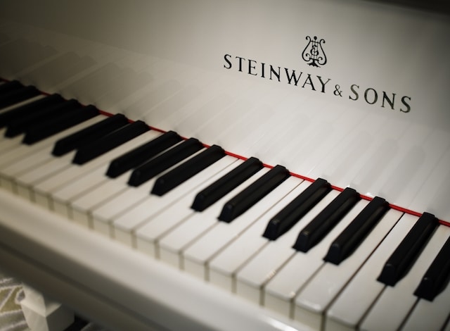 Palace Hotel Tokyo – The Palace Lounge – Steinway H2